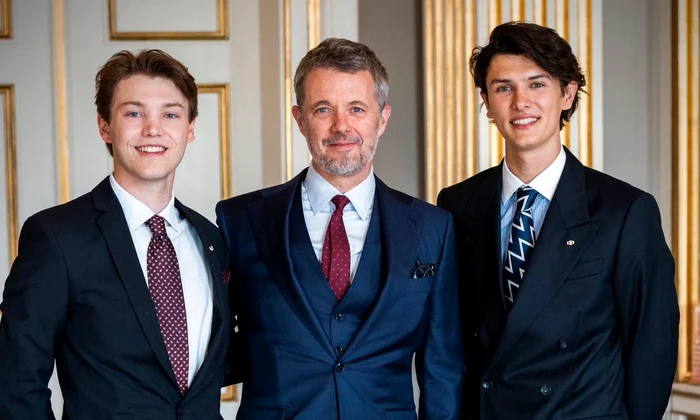 Contele Felix de Monpezat și Contele Nikolai de Monpezat, alături de unchiul lor, Regele Frederik   Casa Regală daneză jpg