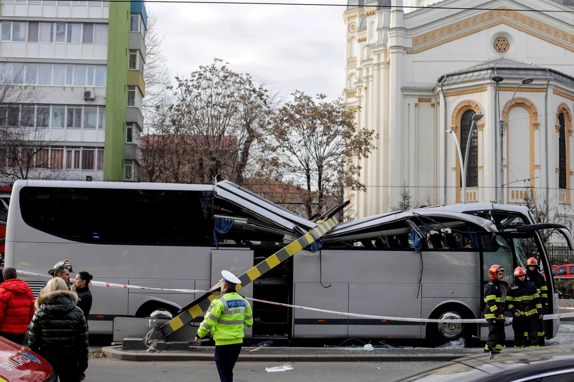 Autocarul care a provocat accidentul din Pasajul Unirii FOTO Inquam Photos