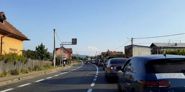 Trafic de coşmar pe DN 7-E 81 în Vâlcea duminică 11 iulie 2021 Foto Adevărul - credit Ionuţ Ungureanu