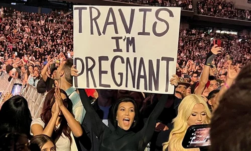 Kourtney Kardashian, anunț sarcină PNG