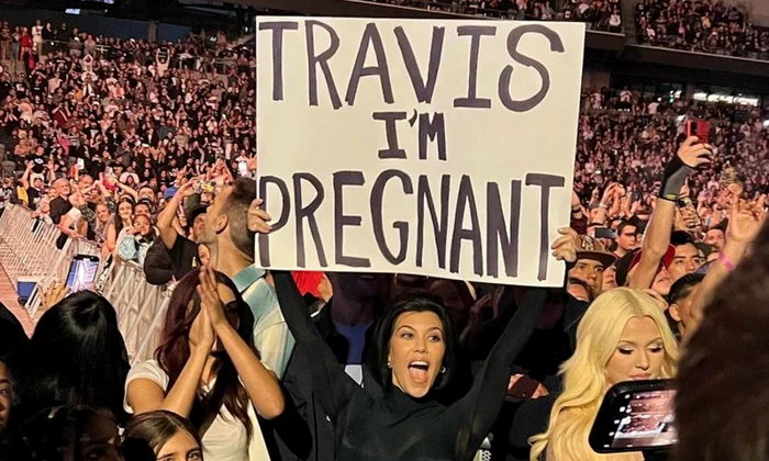 Kourtney Kardashian, anunț sarcină PNG