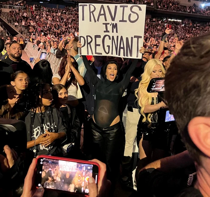 Kourtney Kardashian, anunț sarcină PNG