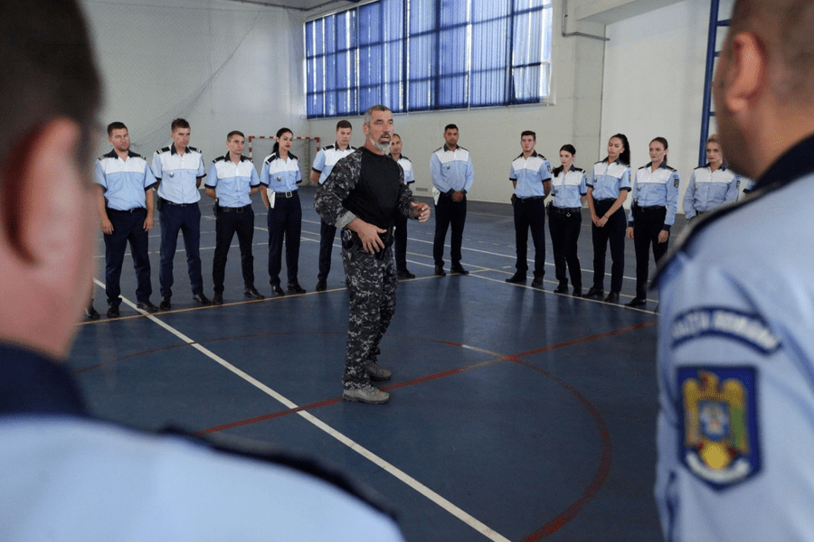 Absolvenţii de masterat de la Academia de Poliţie vor trebui să activeze ca ofiţeri minim 5 ani