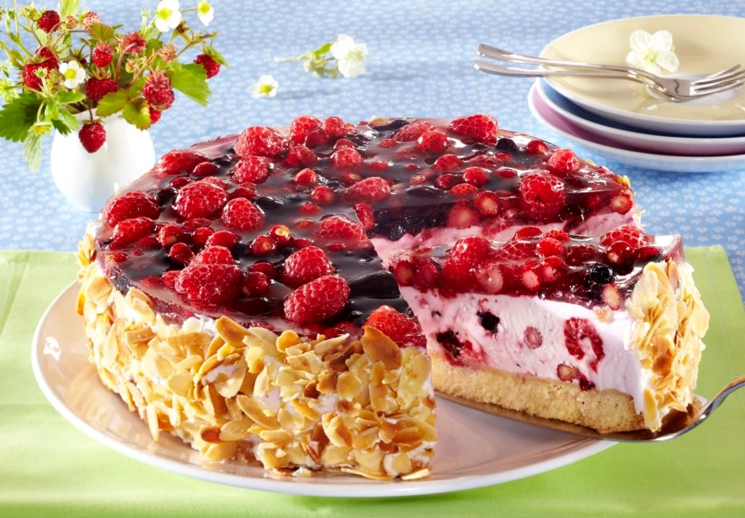 tort diplomat cu fructe de padure jpeg