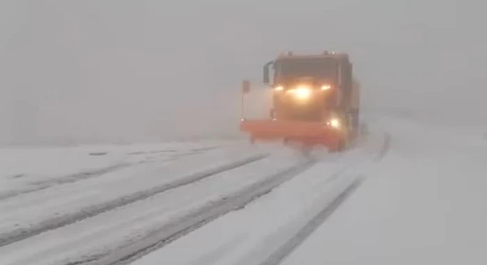 Transfăgărășan închis din cauza ninsorilor abundente și viscolului FOTO: CNAIR