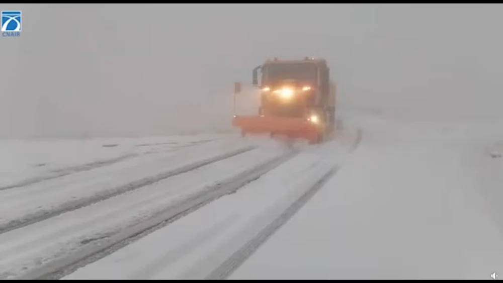 Transfăgărășanul, închis din cauza ninsorilor și viscolului. CNAIR: „Stratul de zăpadă depășește 30 de centimetri”