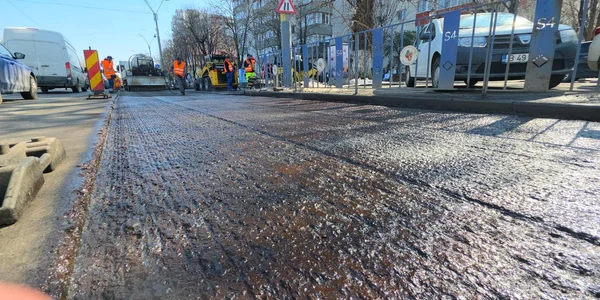 Peste 60% din gropile de pe bulevardele Sectorului 4 au fost reparate FOTO primaria S4  b jpg