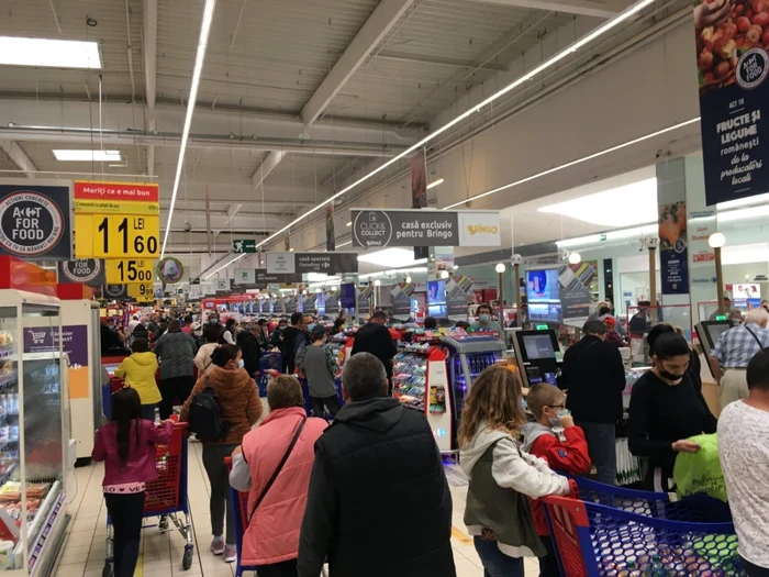 Carrefour Tomis Plus
în această toamnă. La 1 kilometru de parohia Sfânta Mare Muceniţă Ecaterina din
cartierul Tomis Plus.