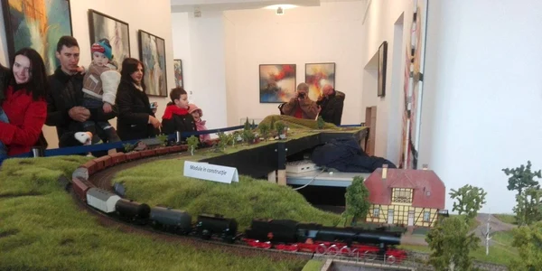 expozitie trenulete 