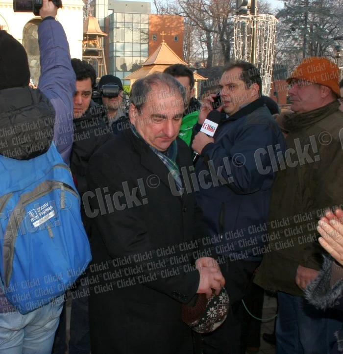 Vasile Muraru l-a condus pe Nae Lăzărescu, partenerul său de scenă, pe ultimul drum (Foto: Ştefan Borcea)