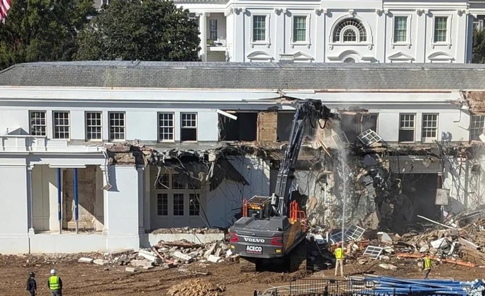 Aripa de Est a Casei Albe a fost pusă la pământ complet, pentru a face loc sălii de bal dorită de Donald Trump