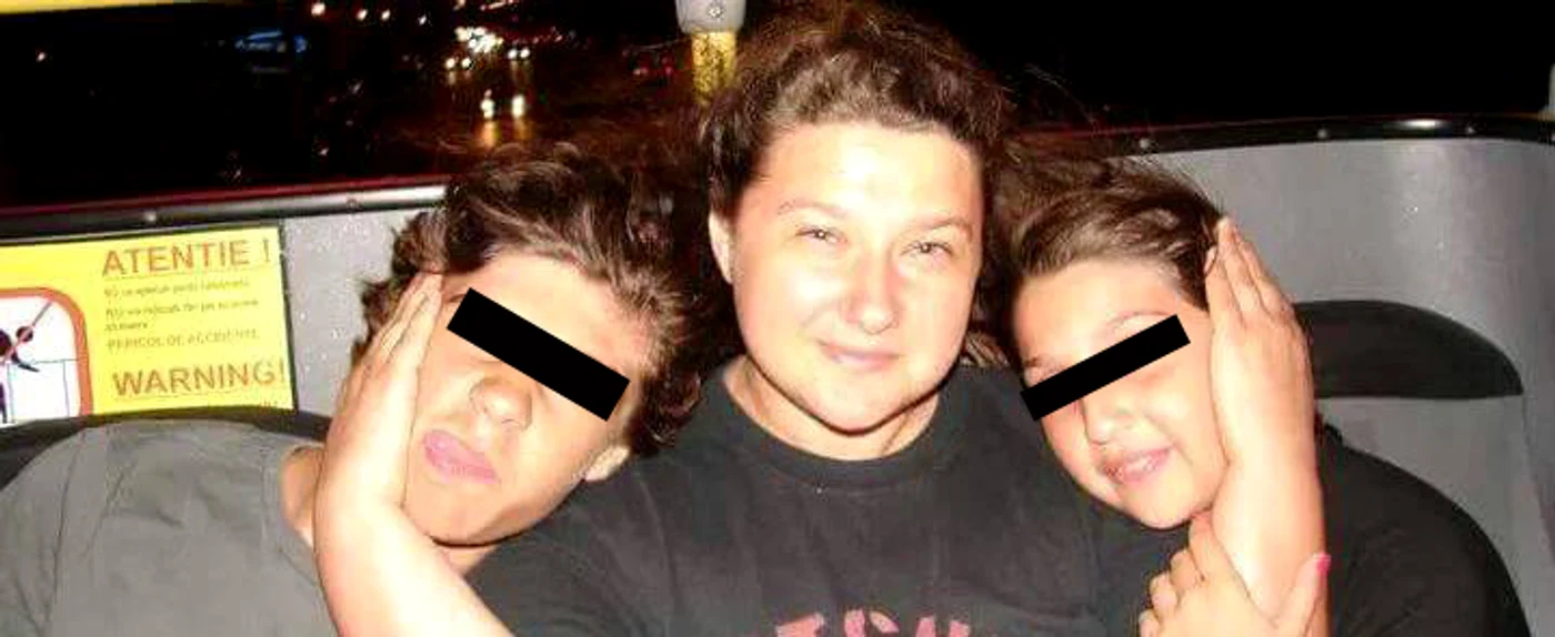 
    Alexandru şi Nicoleta, împreună cu mama lor când erau sănătoşifoto: arhiva personală  