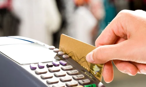 plata card pos p o s credit cumparaturi shutterstock