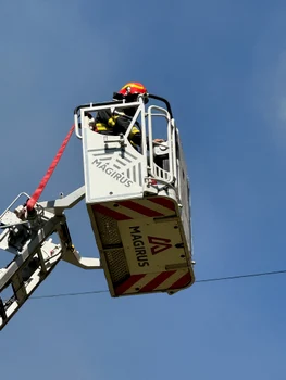 Incendiu puternic la fostul restaurant „Mărul de Aur” din București FOTO: ISU