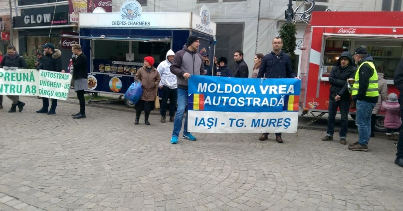 Imagini de la protestul pentru A8 din 17 decembri, de la Iaşi
