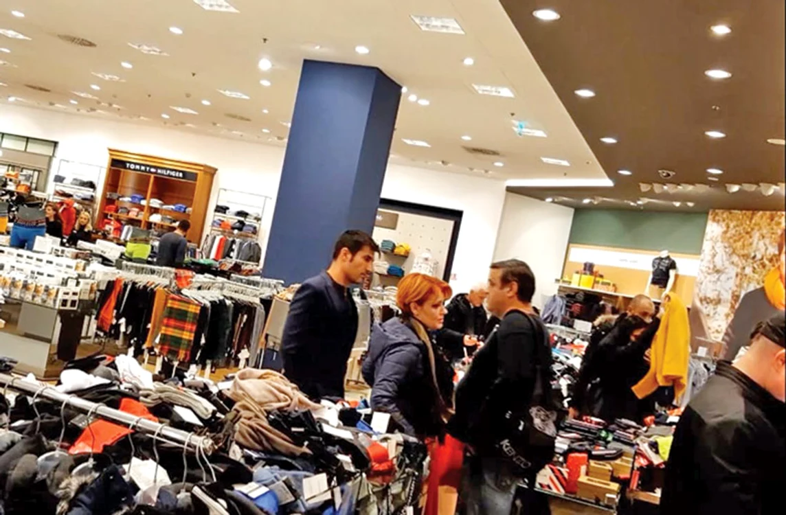 Cuplul de politicieni  s-a relaxat prin  magazinele de haine
