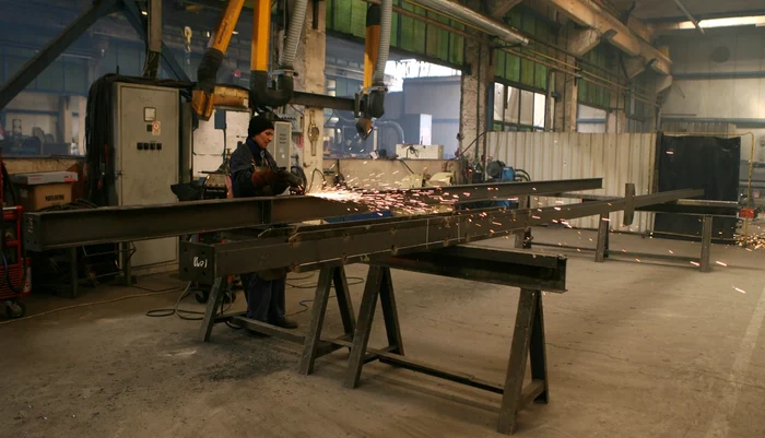 Se închide una dintre cele mai vechi fabrici din România / foto: arhiva Click!