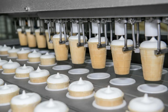 S-a constatat că angajații fabricii de înghețată nu au rspectat măsurile de protecție împotriva infecției cu coronavirusfoto: Shutterstock