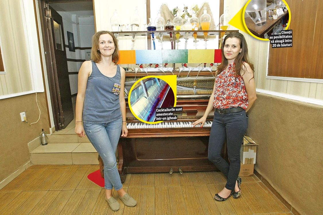 
    Raluca şi Antonia  vă oferă cultură  la sticluţăFoto: David Muntean  