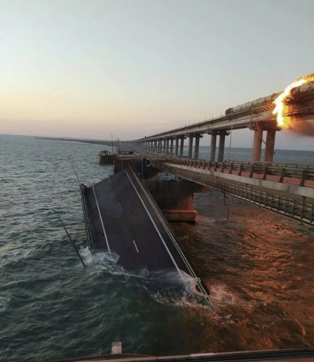 Opt bărbați, condamnați la închisoare pe viață în Rusia pentru aruncarea în aer a Podului Crimeea în 2022