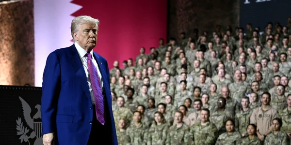 Donald Trump si trupe / soldați FOTO AFP 