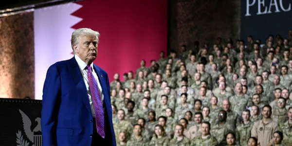 Donald Trump si trupe / soldați FOTO AFP