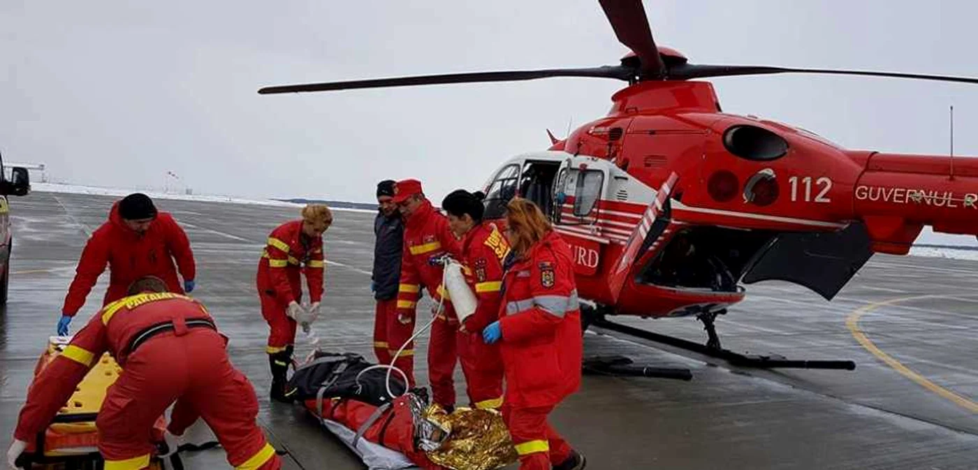 Intervenţia SMURD Iaşi la Suceava pentru preluarea victimei FOTO Facebook / Radio Top Suceava
