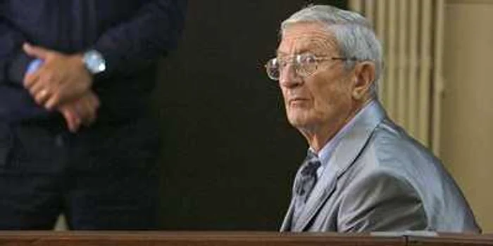 VIDEO Victor Stănculescu, fostul general inculpat în dosarul Revoluţiei din '89, a stat două ore într-un cazinou din Capitală