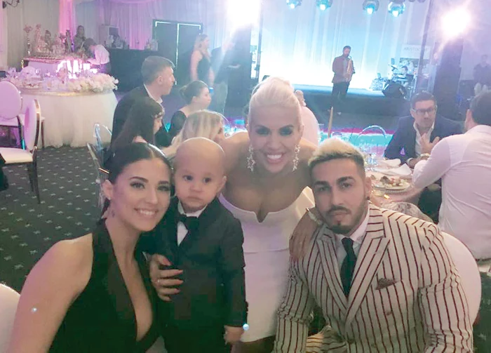 Antonia,  Dominic şi  Alex Velea,  alături de  Raluca  Bădulescu