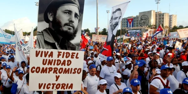 Omagiu adus lui Fidel Castro de membri ai Partidului Comunist Cubanez FOTO EPA-EFE