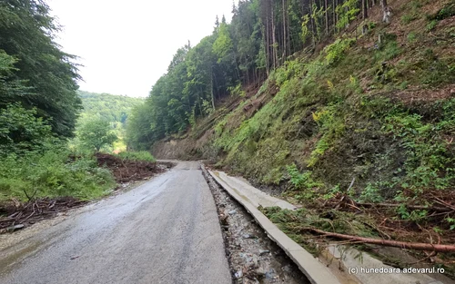 Privelisti de pe Transalpina Pădurenilor Foto Daniel Guță (18) jpg