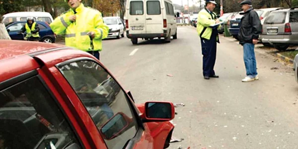 Poliţiştii au verificat locul accidentului
