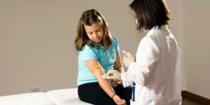 Vaccinarea împotriva cancerului de col, reluată din decembrie - Revista presei interne