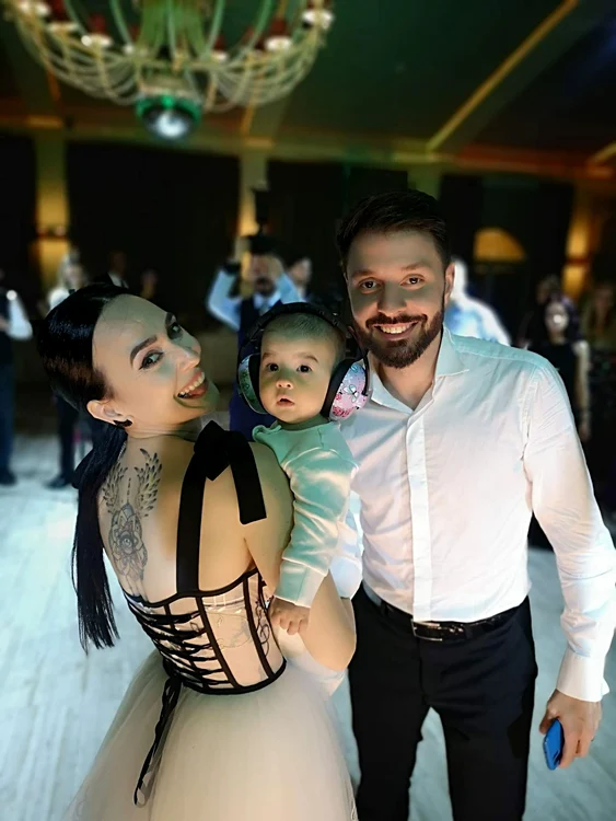 Bogdan Ioan, alături de familia lui / Foto: Arhivă personală