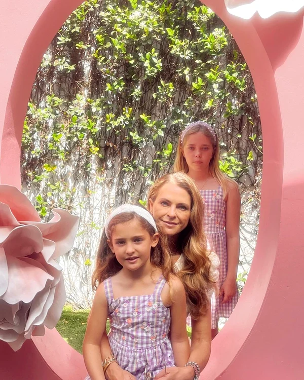 Printesa Madeleine a Suediei si fiicele ei, Printesa Leonore si Printesa Adrienne   Instagram jpg