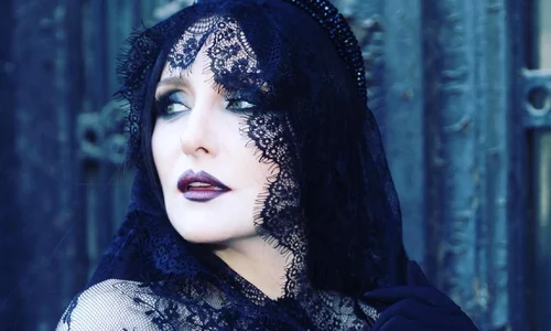 Alina Sorescu transformata in Morticia Addams in hainele din colectia Wednesday by Cera Mihailescu   Instagram (4) jpg