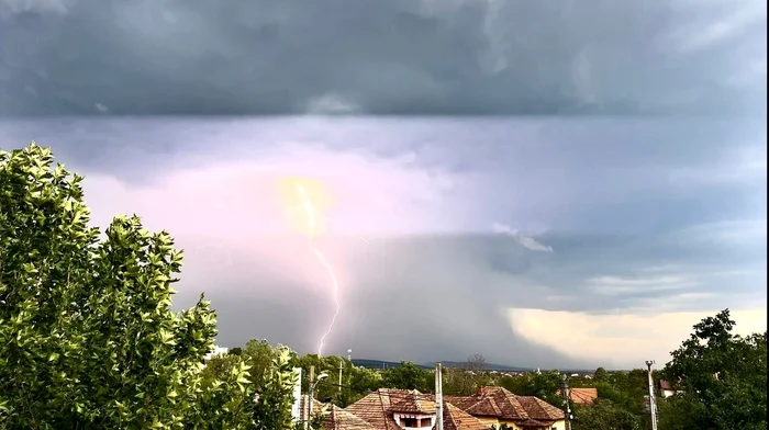 ANM a emis atenționări meteo imediate de furtuni și vijelii/ foto: arhiva