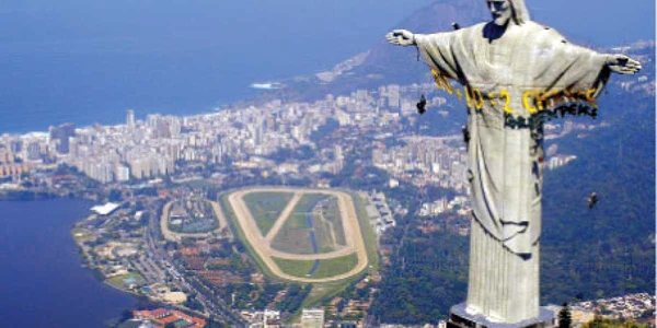 Celebra statuie a lui Christos Mântuitorul, din vârful Muntelui Corcovado