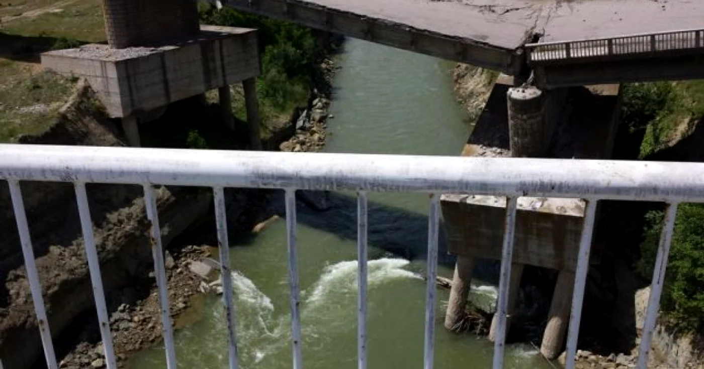 Cadavrul unei femei fără cap, fără mâini şi fără picioare a fost găsit de un cioban, sâmbătă, în râul Argeş