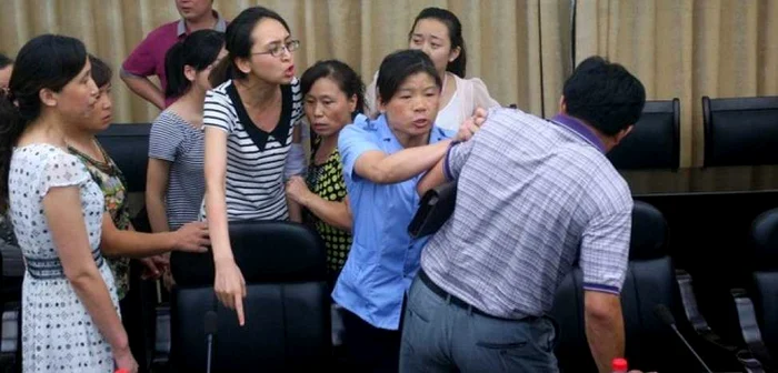 Membrii familiei lui Xie Yexin, revoltaţi de anunţul poliţiei FOTO: shanghaiist.com