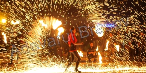 Spectacolul cu toţe de duminică, din Piaţa Sfatului, va fi unul dintre punctele forte ale festivalului. Foto: Arhivă