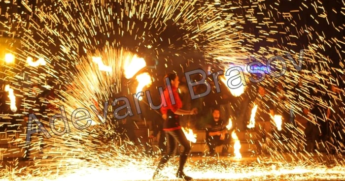 Spectacolul cu toţe de duminică, din Piaţa Sfatului, va fi unul dintre punctele forte ale festivalului. Foto: Arhivă