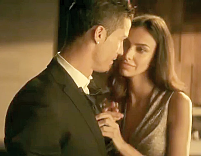Mădălina l-a sărutat pe Ronaldo într-o reclamă la parfum