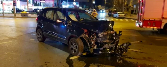 Maşina primarului Mihai Chirica după accident. FOTO ziaruldeiasi.ro