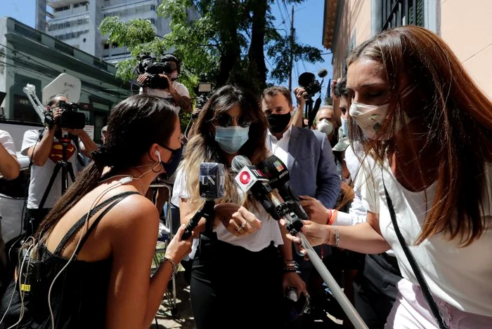 
    Gianina Maradona a fost asaltată de ziariști în momentul sosirii la audieriFOTO: EPA  