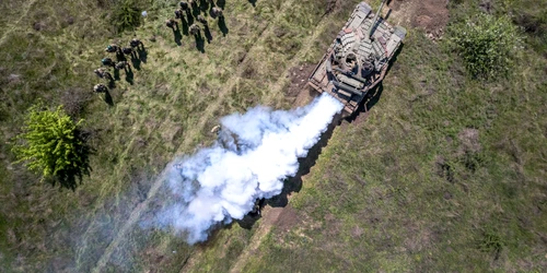 Tanc si infanteriști ucraineni în apropiere de Herson FOTO GettyImages