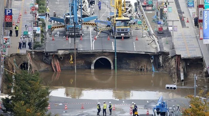 Japonezii au reparat craterul în doar două zileFoto: AFP