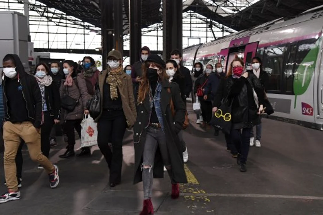 Aglomerație mare în gara St. Lazare, unde ajung trenurile din suburbiile Parisuluiaffoto: AFP