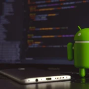 Sistem de operare Android smartphone cu Android programare testare FOTO Shutterstock