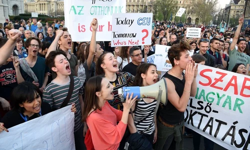 Viktor Orban și lex CEU   Câtă susținere mai are premierul Viktor Orban și cum arată mișcarea #REZIST în variantă maghiară? jpeg